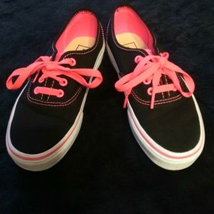 Woman's Vans tennis shoes 6.5